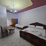 Pensión Castle - Inside,voga Guesthause 3*