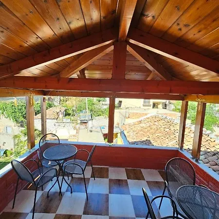 Castle - Inside,voga Guesthause Krujë