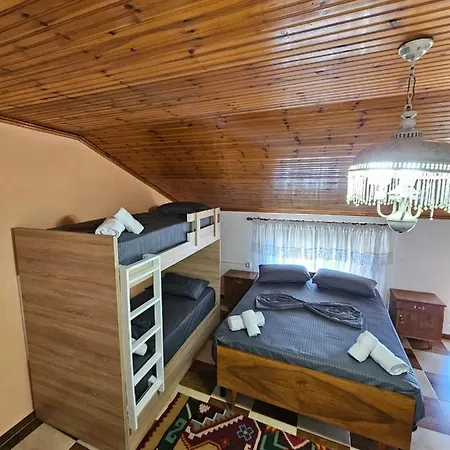 Castle - Inside,voga Guesthause Krujë