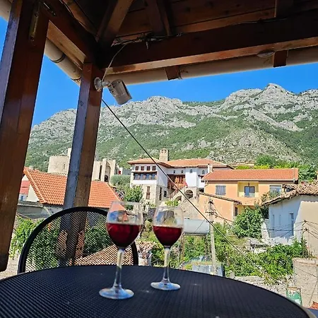 Castle - Inside,voga Guesthause Krujë