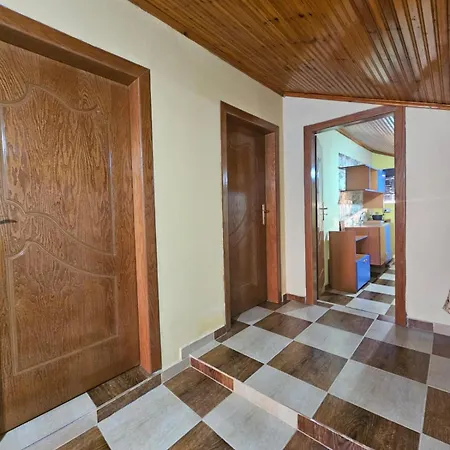 Castle - Inside,voga Guesthause Krujë