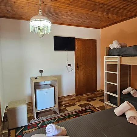 Castle - Inside,voga Guesthause 3* Krujë