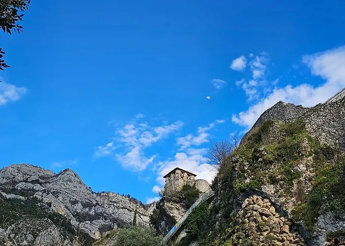 Castle - Inside,voga Guesthause 3* Krujë