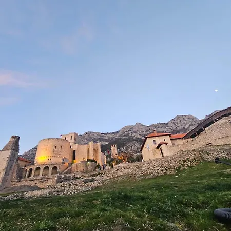Vendégház Castle - Inside,voga Guesthause Kruja