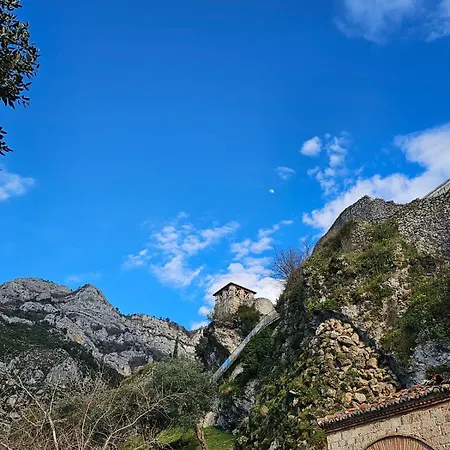 Castle - Inside,voga Guesthause 3* Kruja