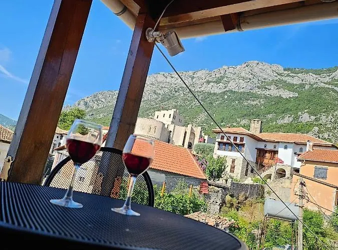 Castle - Inside,voga Guesthause 3* Krujë